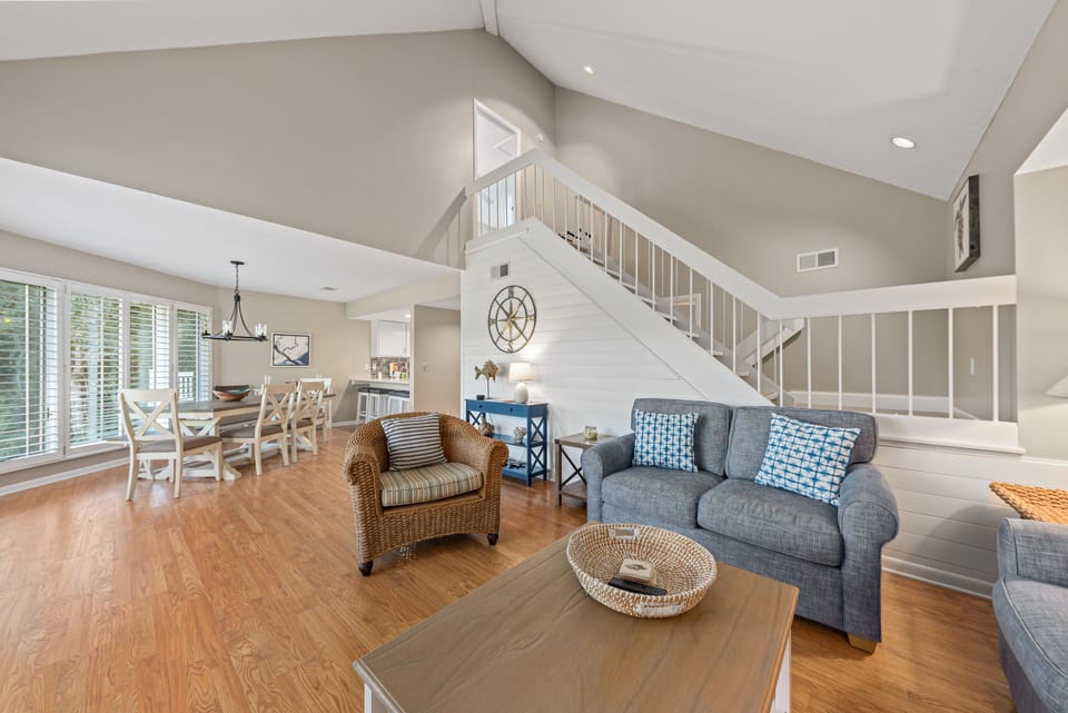 Beautiful Spinnaker Beach House with vaulted ceilings and floor to ceiling windows!