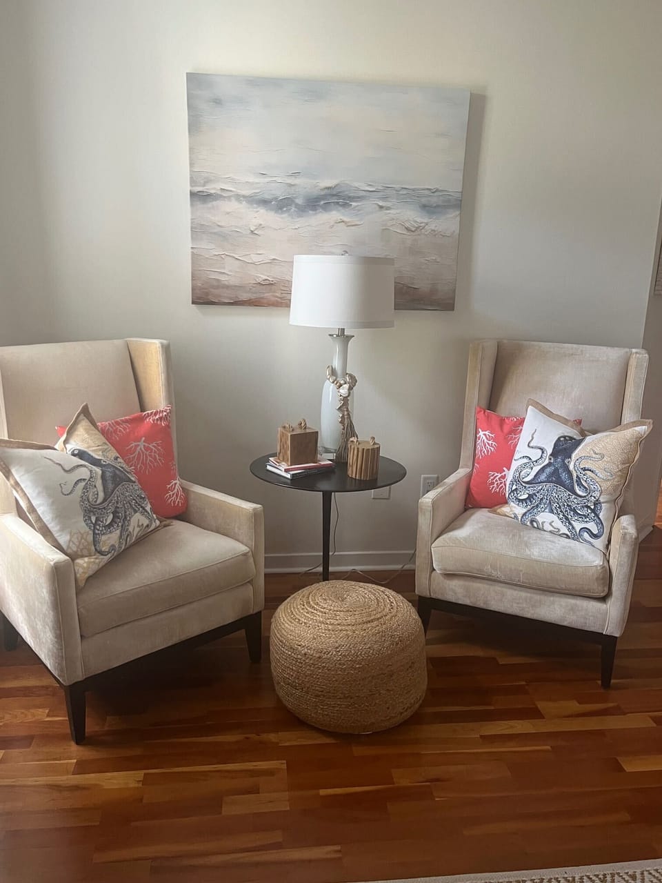 Cozy sitting are in the living room