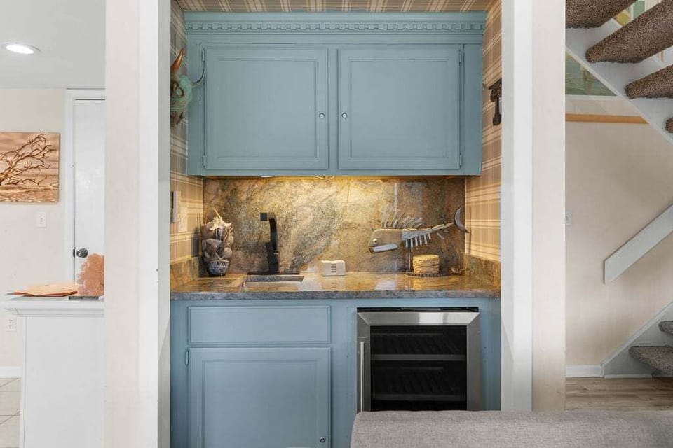 A great bar area for mixing evening beverages.