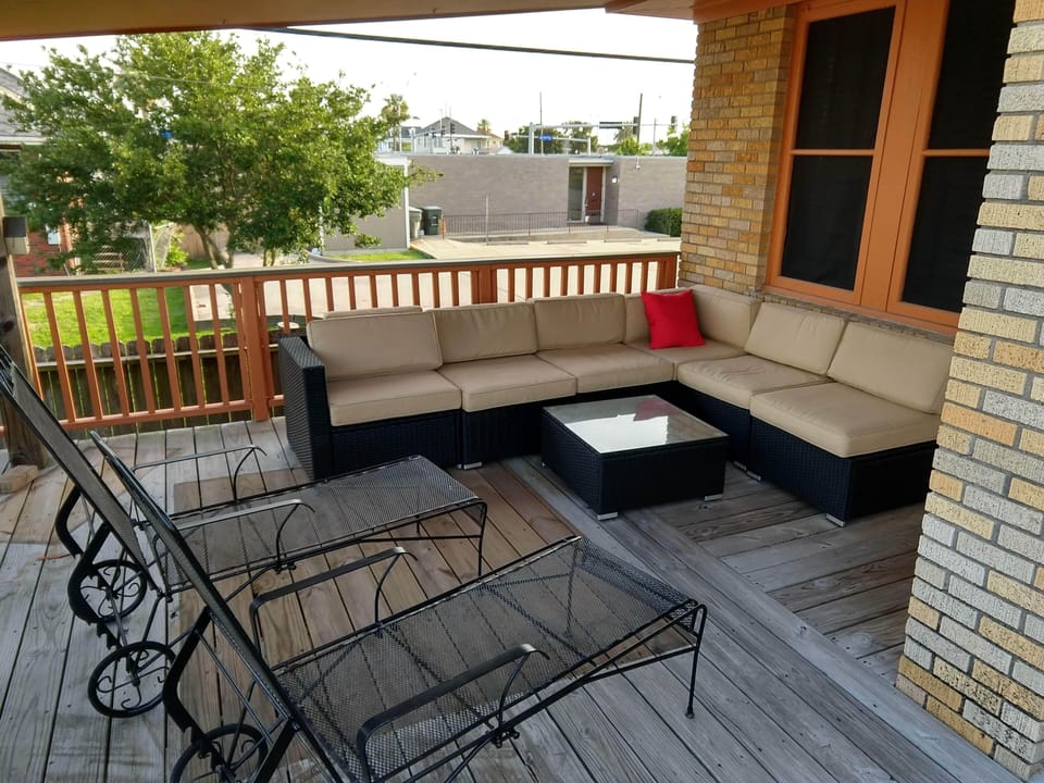Upper level back deck