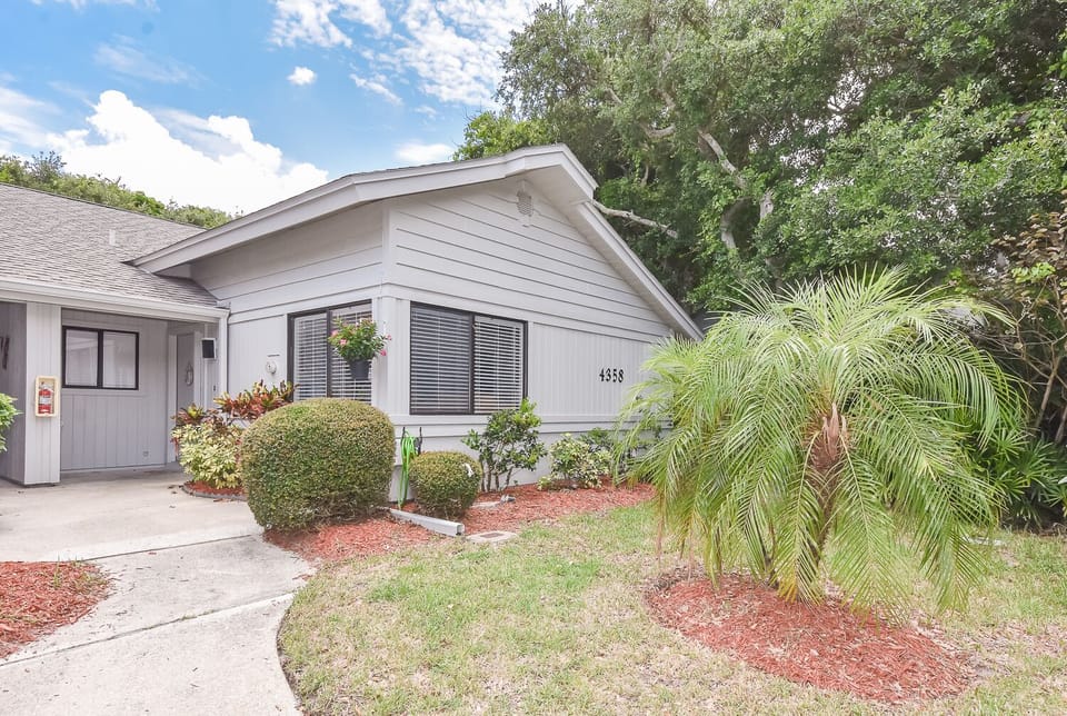 The front entrance to this New Smyrna Beach villa