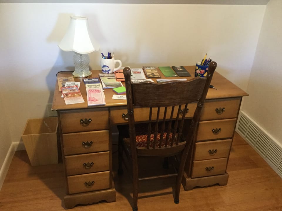 Desk nook