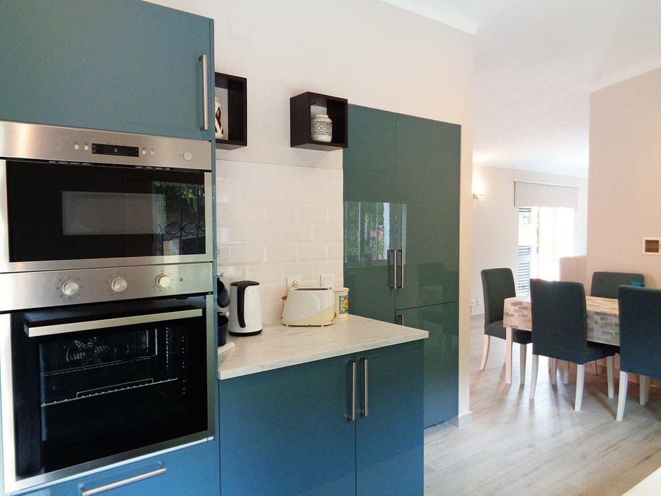 Built in Fridge Freezer and appliances