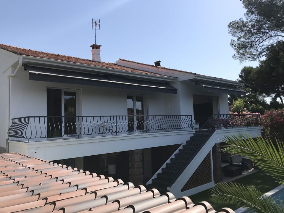VILLA CLIMATISEE WITH SWIMMING POOL 800m FROM THE SEA WITH WIFI Villa in Saint-Raphael