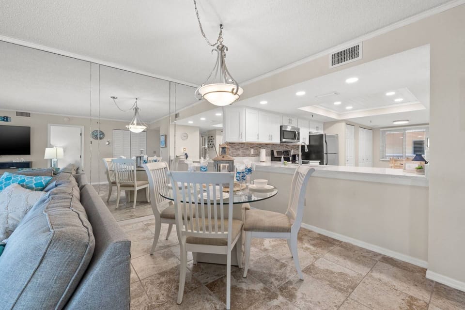 Dining Space with Seating for 4