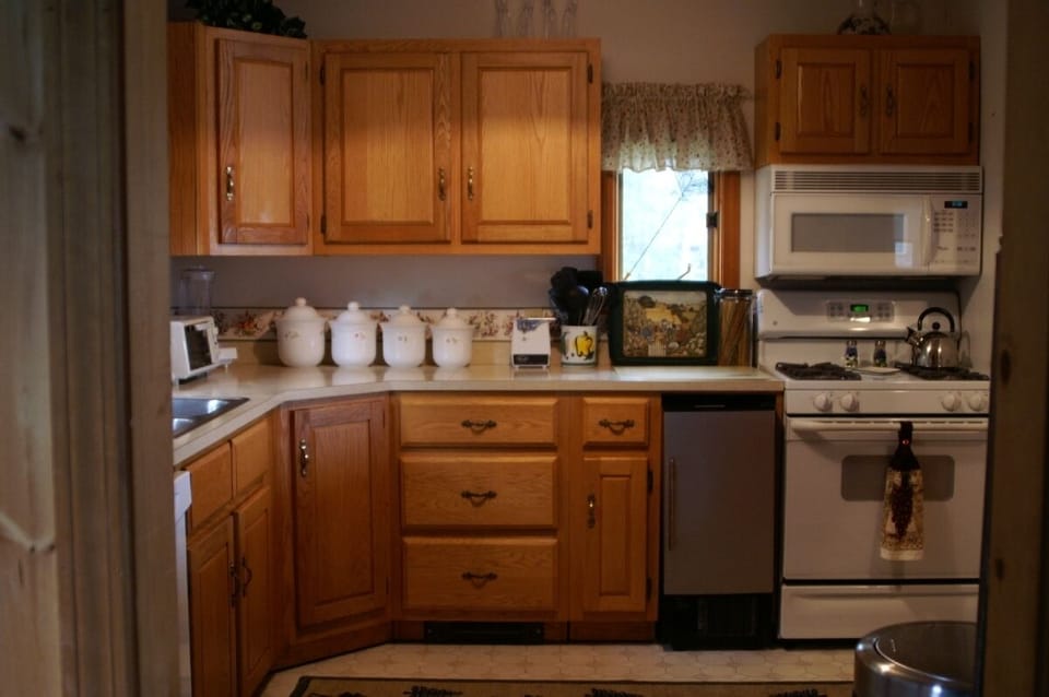 Fully Equipped Kitchen with ice maker