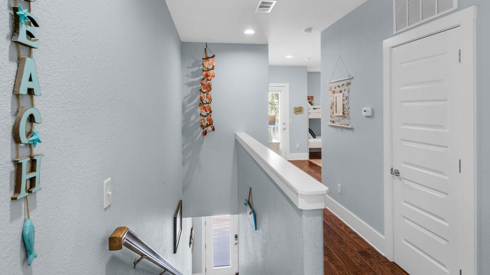 Little Bird's Nest Hallway