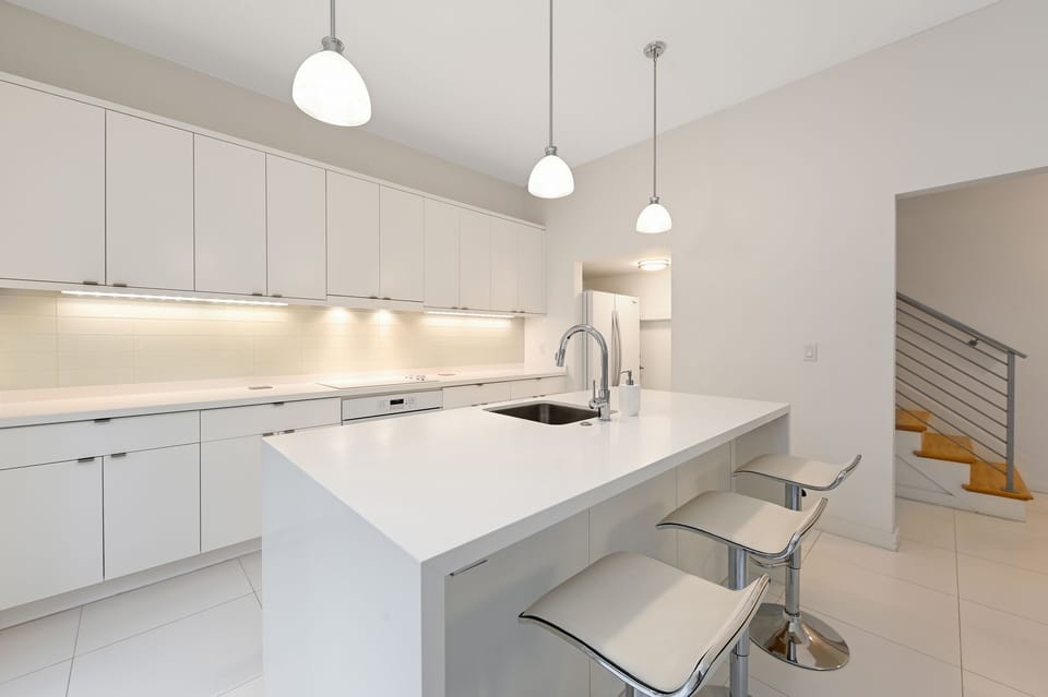  Beautifully Renovated 3Bed/3FullBaths w/Pool Near Beaches House in West Palm Beach