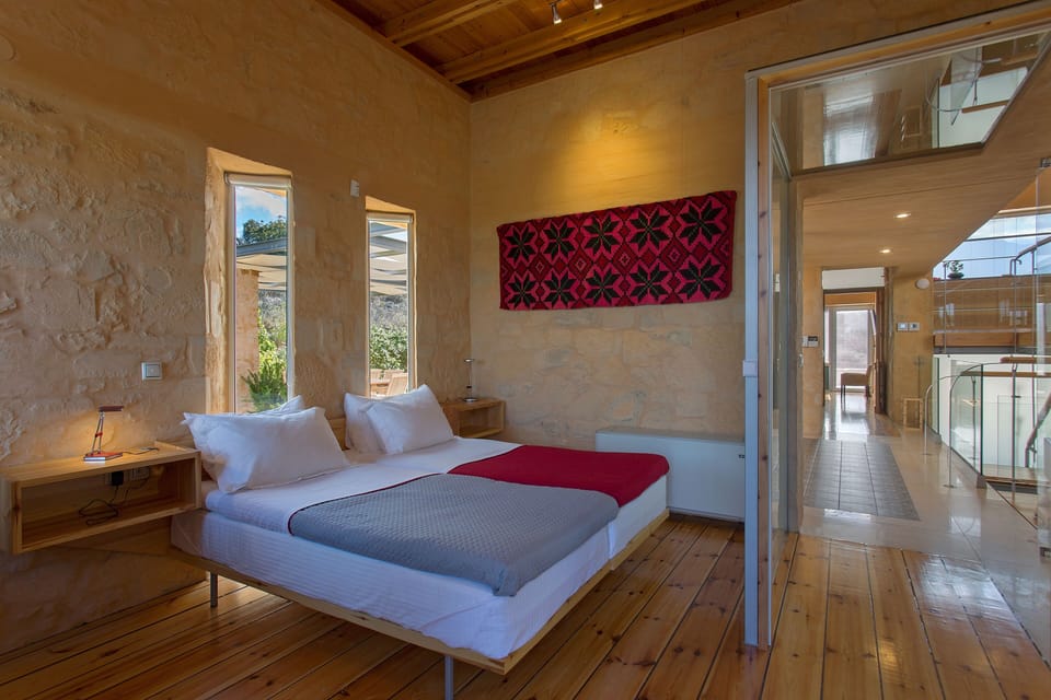Twin beds bedroom with high ceilings and efficient climate control 