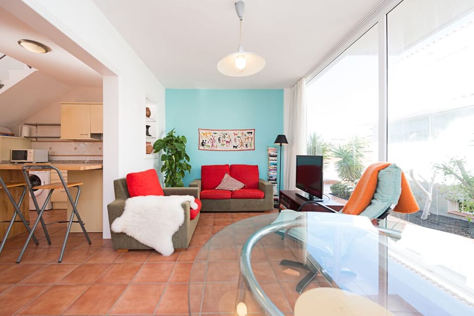Large open plan living and bar area ideal for reading , relaxation ,tv enjoying 