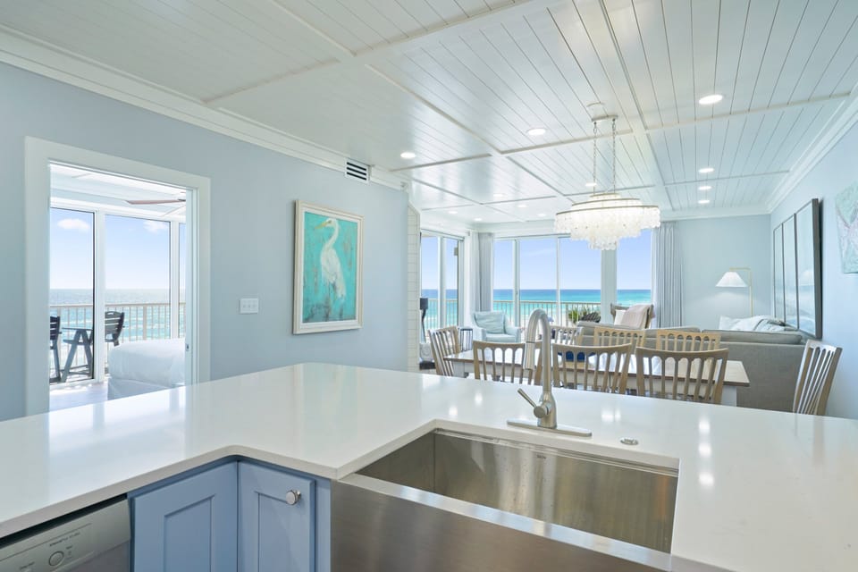 Views from the kitchen looking out onto the gulf