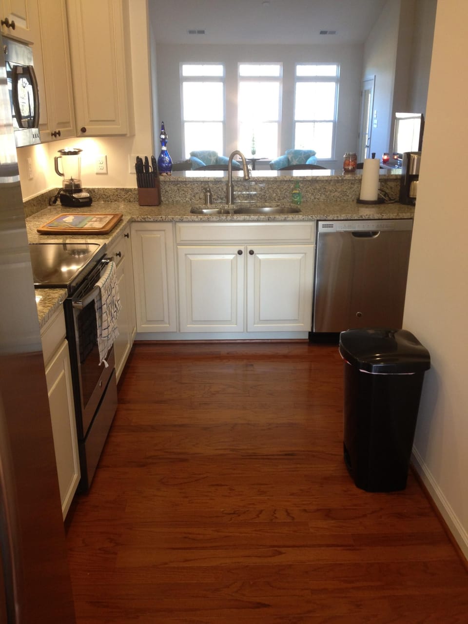 Fully equipped gourmet kitchen