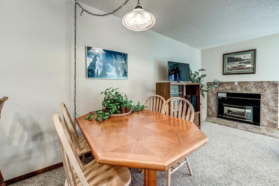 MS159E Dining Area