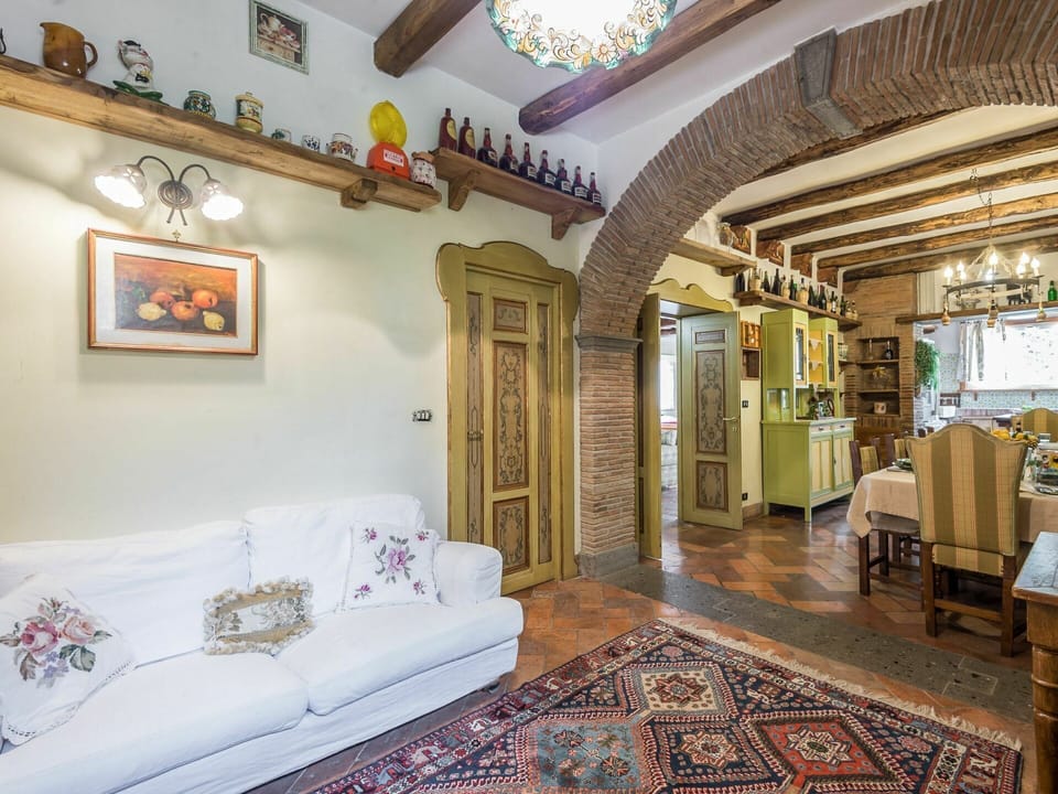 Picture Frame, Property, Furniture, Lighting, Wood, Interior Design, Flooring, Decoration, Floor, Architecture