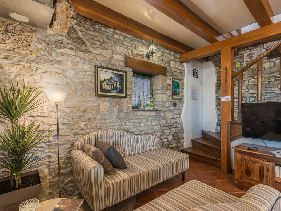 Furniture, Property, Picture Frame, Plant, Wood, Comfort, Couch, Interior Design, Lighting, Living Room