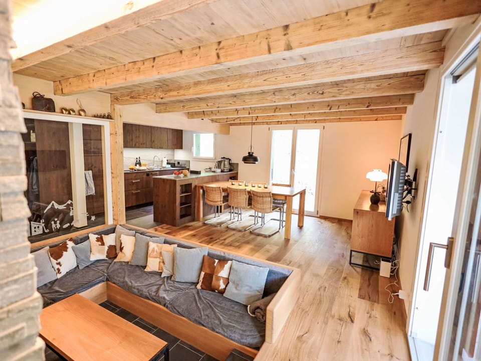 Table, Property, Couch, Furniture, Wood, Interior Design, Lighting, Flooring, Floor, Living Room