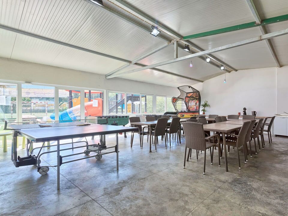 Table, Furniture, Chair, Building, Interior Design, Flooring, Hall, Floor, Wood, Desk
