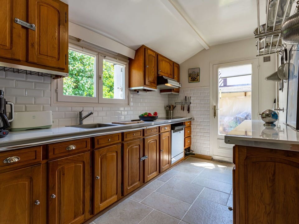 Countertop, Cabinetry, Kitchen Sink, Property, Sink, Tap, Furniture, Plumbing Fixture, Kitchen, Drawer