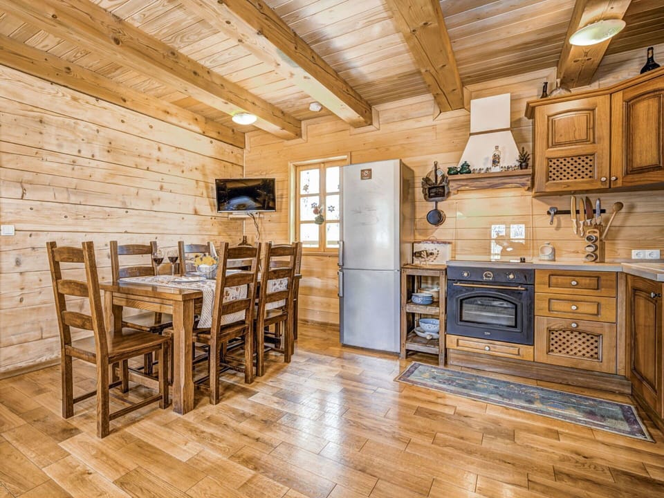 Property, Room, Building, Wood Flooring, Ceiling, Furniture, Interior Design, Hardwood, Wood, Floor