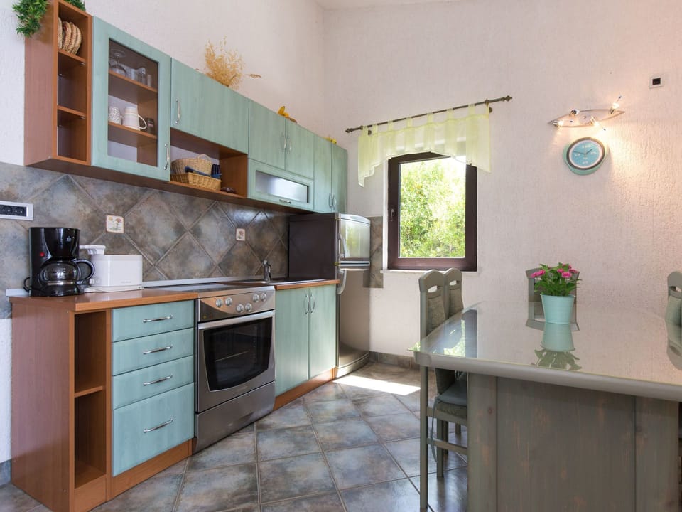 Cabinetry, Property, Countertop, Furniture, Kitchen Stove, Kitchen, Kitchen Appliance, Lighting, Building, Interior Design
