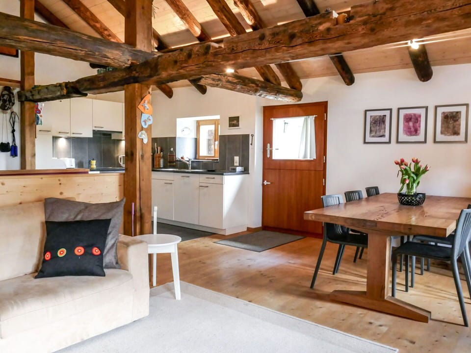 Room, Beam, Building, Property, Furniture, Ceiling, Interior Design, Loft, Table, House