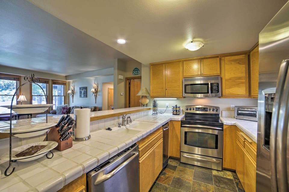 Kitchen | Cooking Basics | Coffee Maker | Paper Towels/Trash Bags Provided