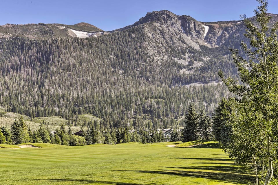 Community Amenities | Hiking Trails Nearby