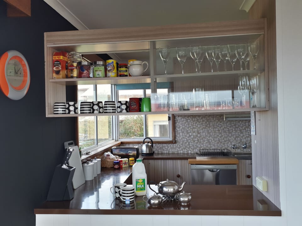 WELL-EQUIPPED KITCHEN