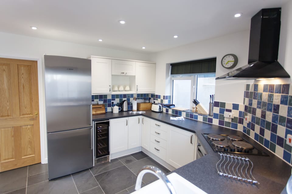 Fully equipped kitchen, dishwasher, large fridge/freezer, wine fridge, microwave