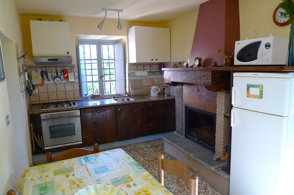 Well equipped kitchen with dishwasher