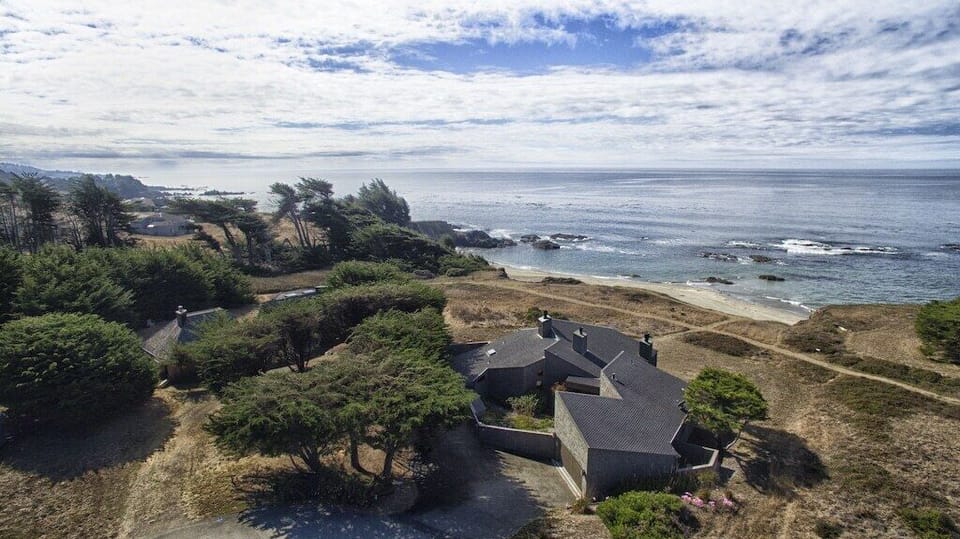 Uniquely situated on one of the Pacific coast’s most spectacular bluffs