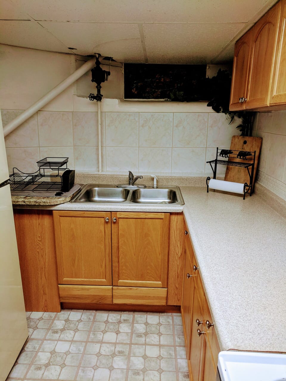 Kitchen features all new tile backsplash.