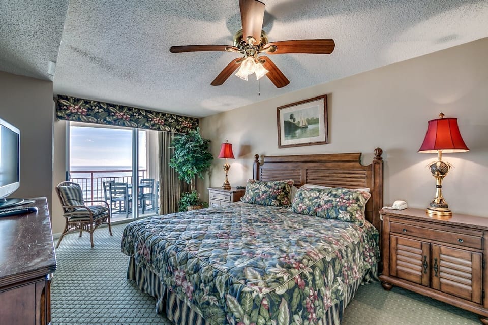 Oceanfront Master Bedroom 