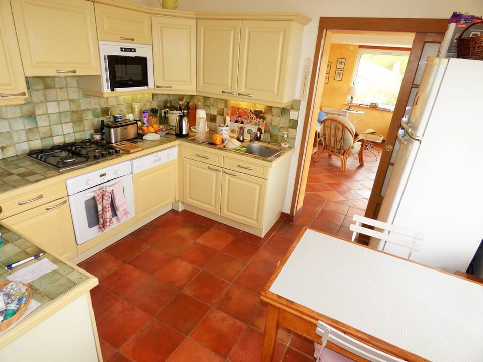 Sea view, 400 m from the beach and the port, air conditioning, Wifi House in French Riviera