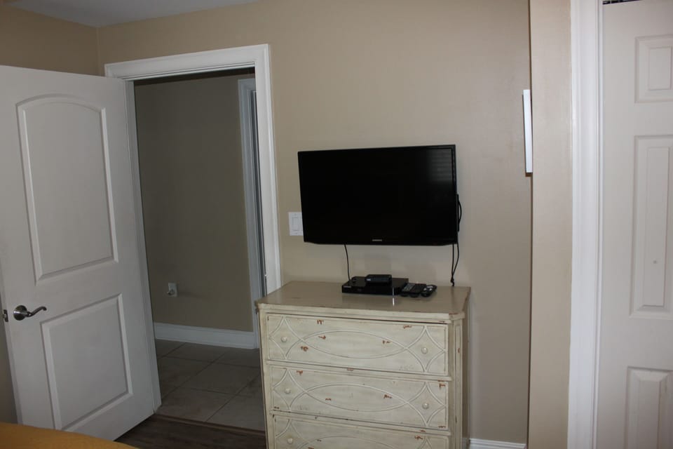 You will find a 32-inch Samsung TV with Blu-Ray player in the Twin BR. 