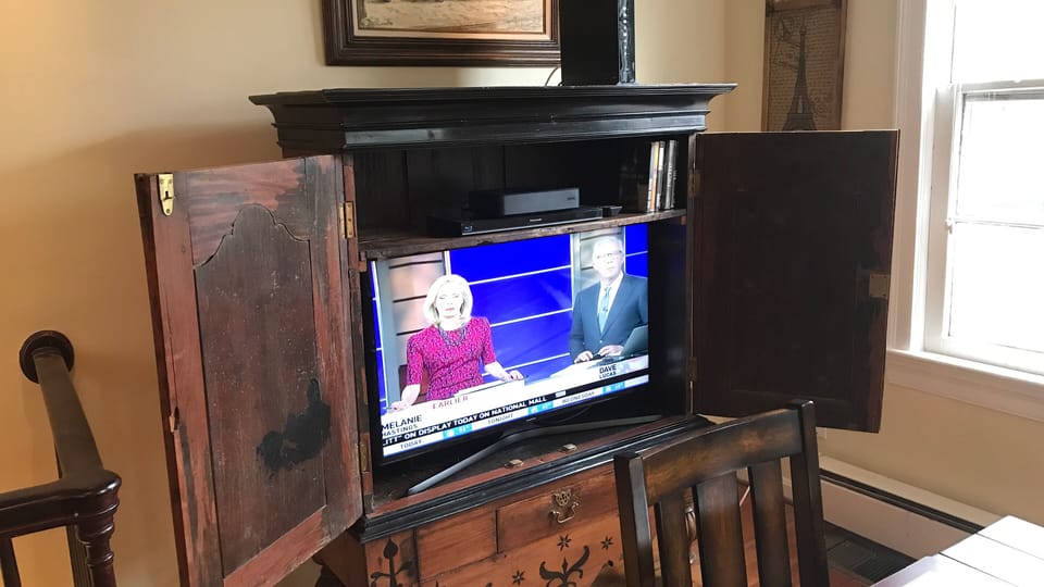 Modern conveniences - Smart TV, Xfinity cable, WiFi, Blueray, and SONOS. 