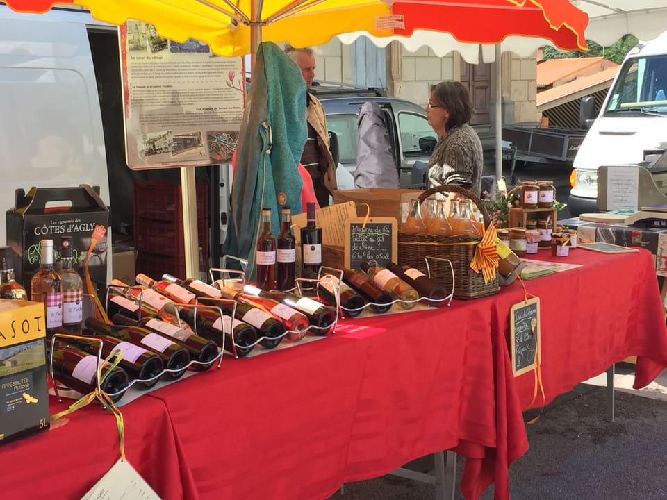 Vernet market stand with local wine