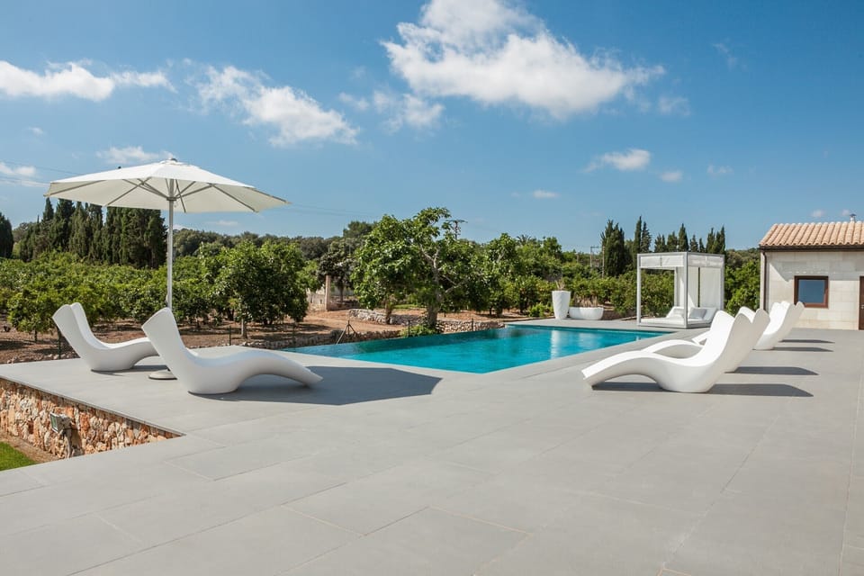 vFrom 100 € per day you can rent your villa in Mallorca