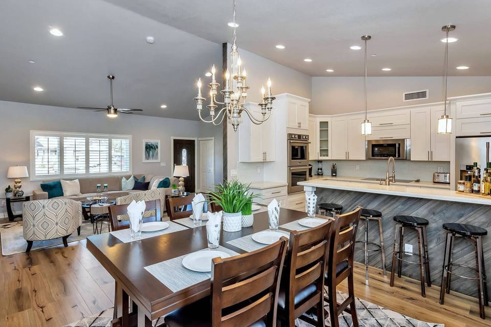 House is completely new - new flooring, chandeliers, furniture, appliances.