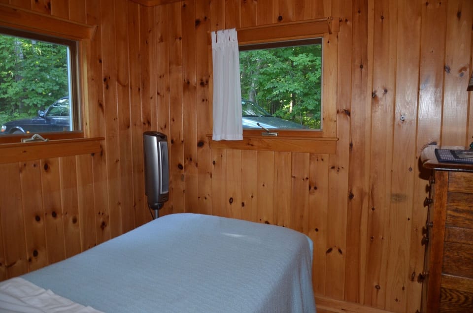 Single front bedroom