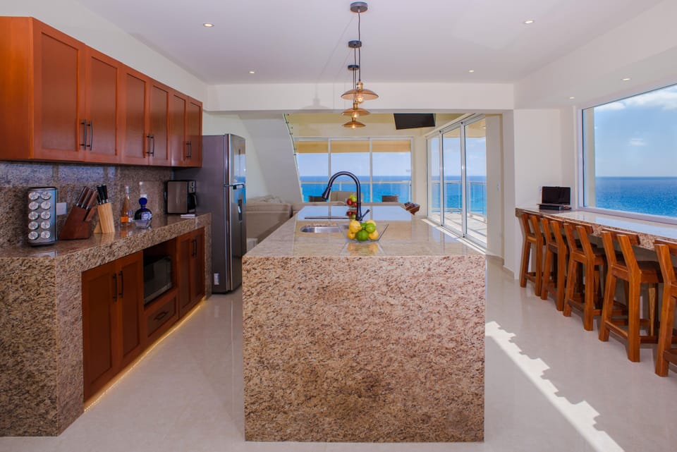 A 10 ft island, endless ocean views!