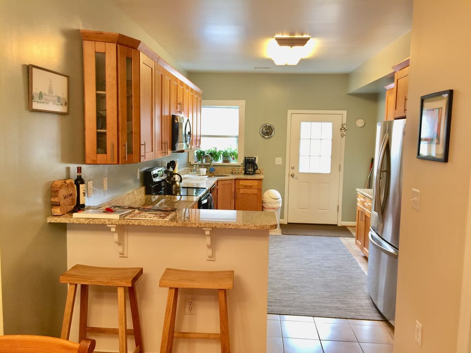 Breakfast bar and kitchen.