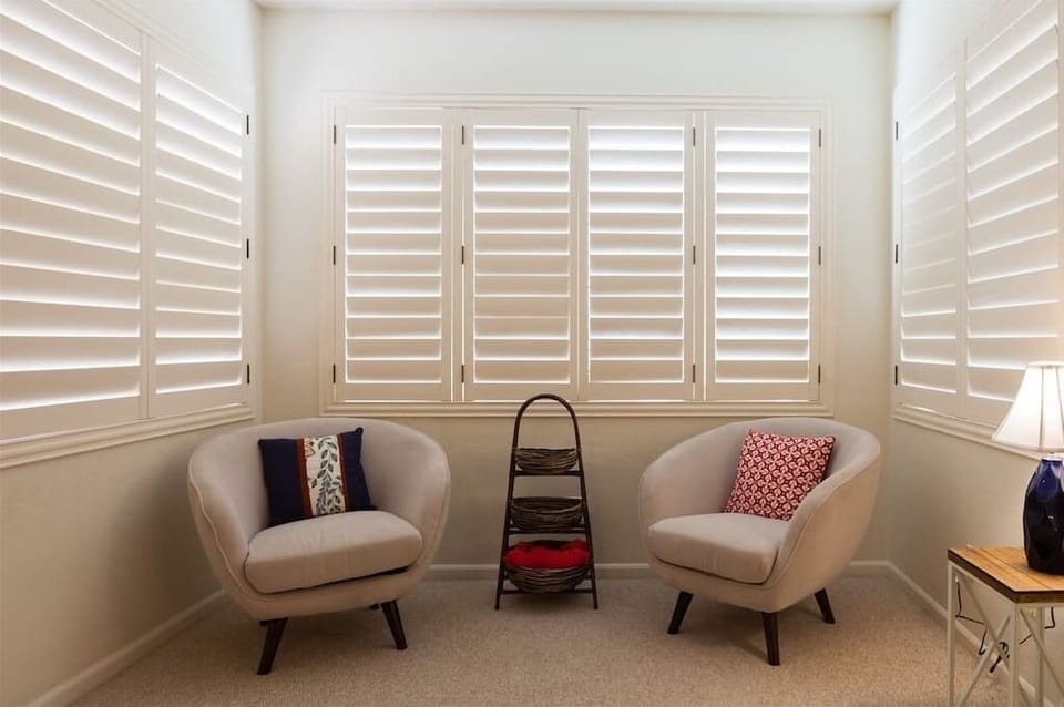 Master bedroom suite w/ king bed overlooking