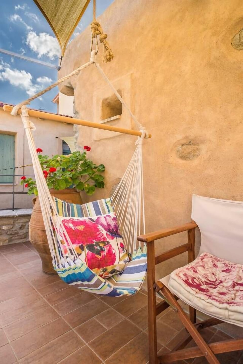 The hammock is the perfect place for afternoon reading or just relaxing with some wine
