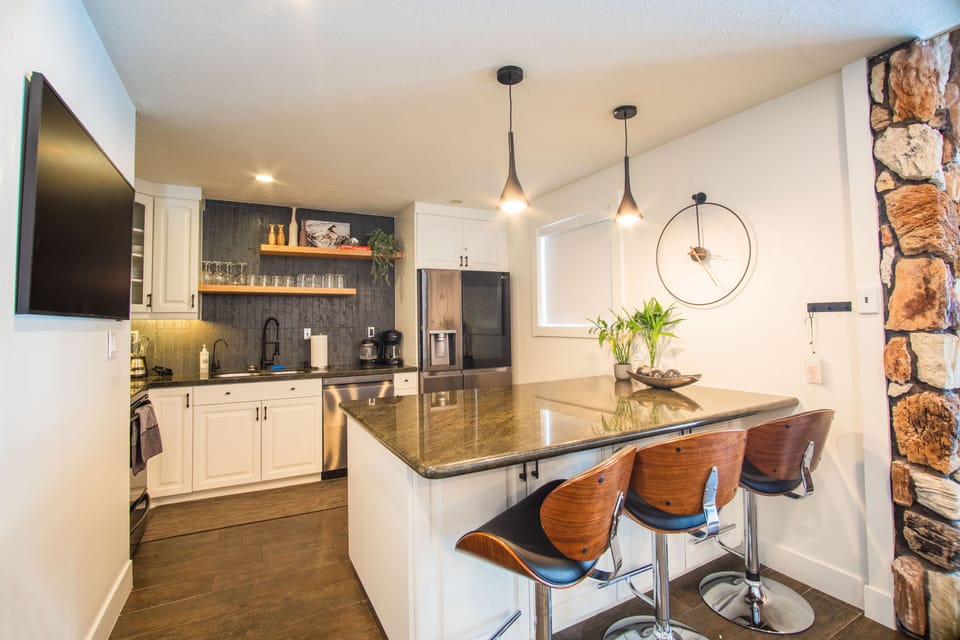 Kitchen and open bar