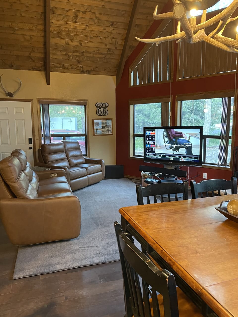 Reclining sofa chairs at ends