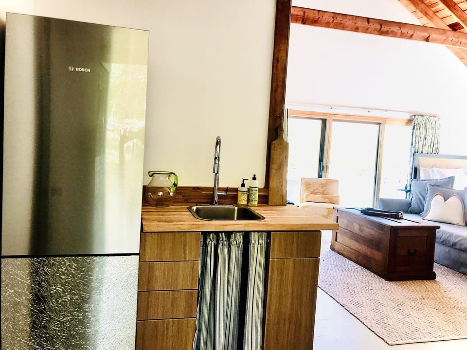 Barn house kitchenette with full sized Bosch fridge