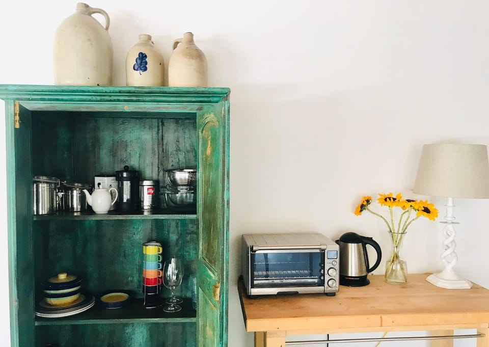Barn house kitchenette, with toaster oven, kettle+
