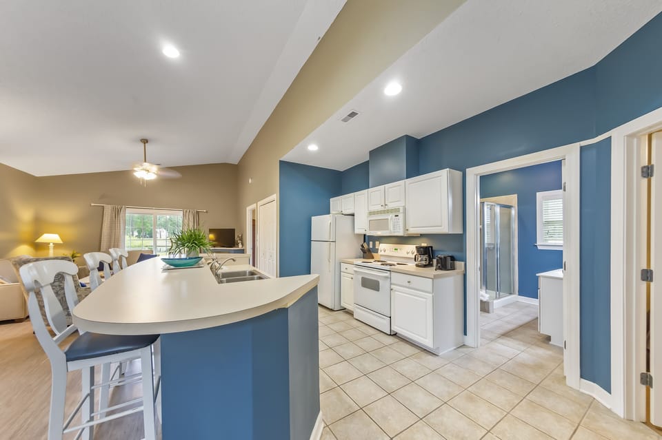 Full Kitchen and pantry closet