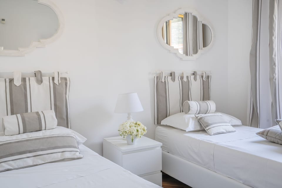 Smart twin bedroom